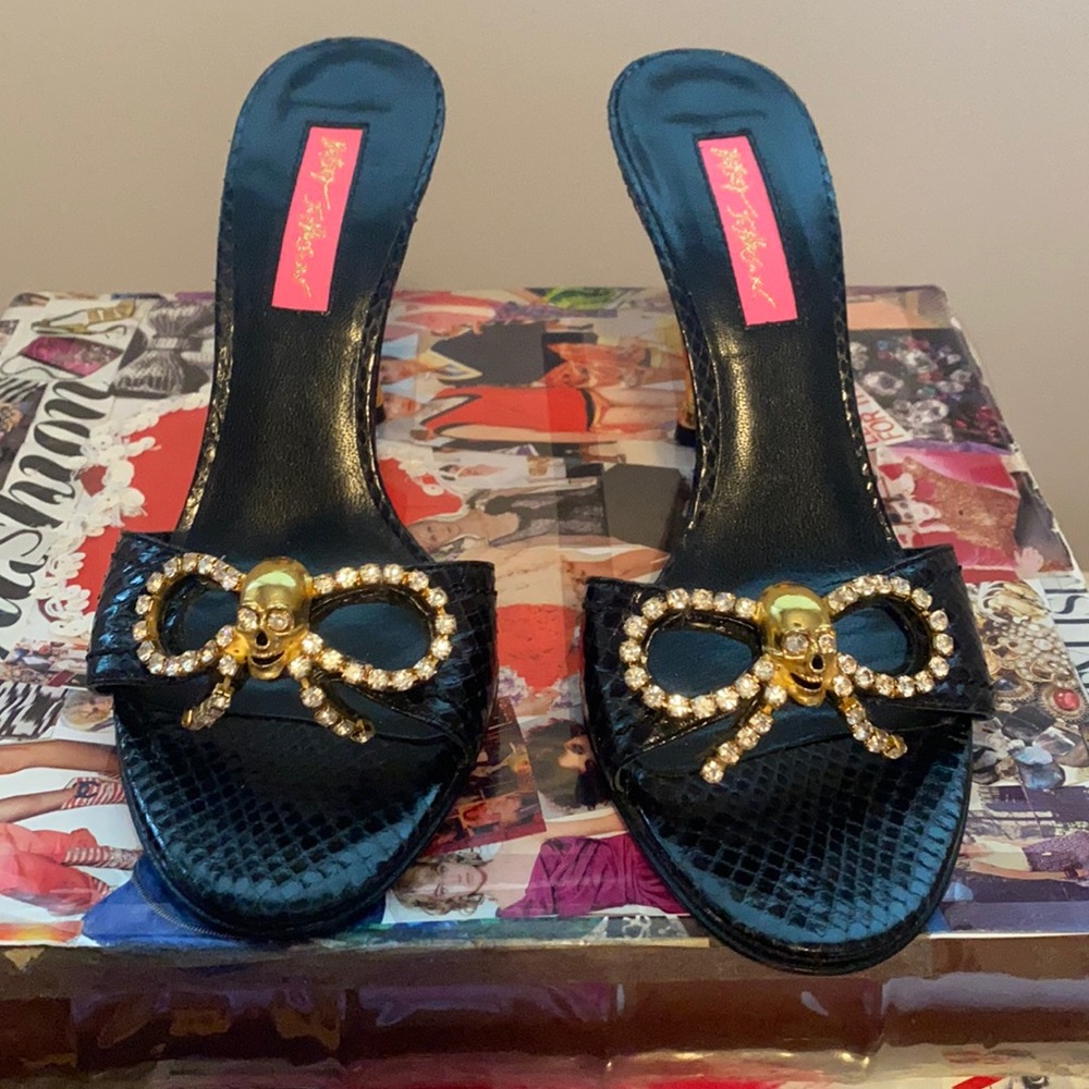 Betsey Johnson Black Kitten Heel Mules